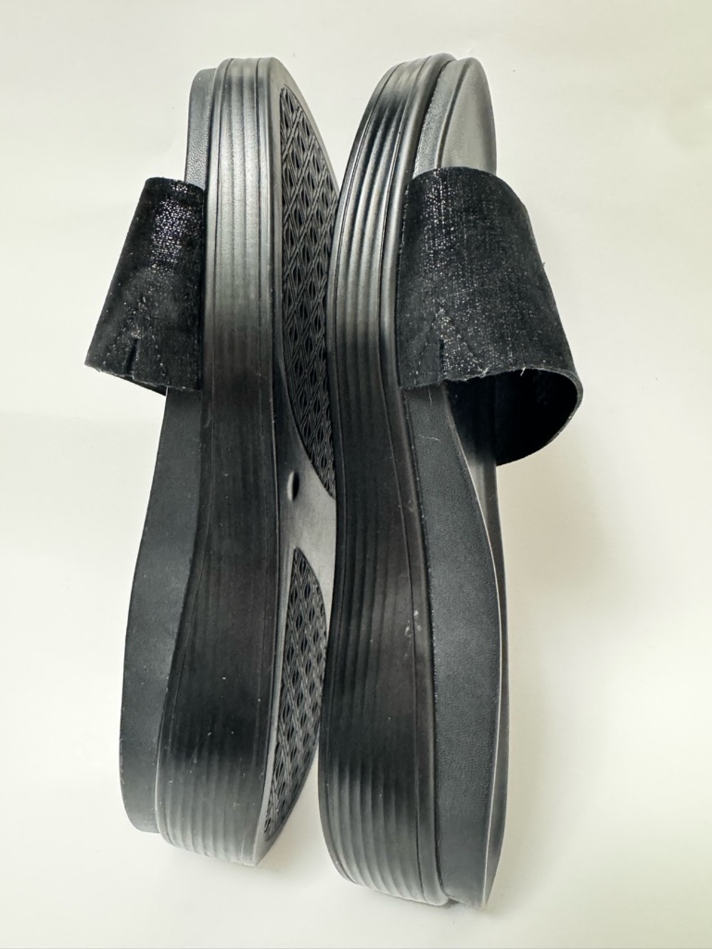 Brand New! Donald Pliner Black Leather Slide/Thong/Sandal Platform in size 7 - Picture 8 of 13